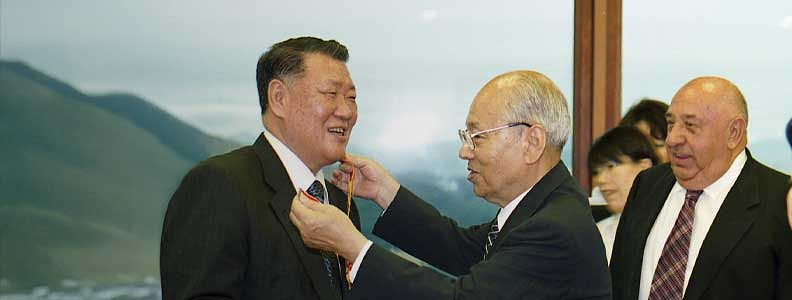 따뜻한 시선은<br>
매일의 작은 실천에서 완성된다